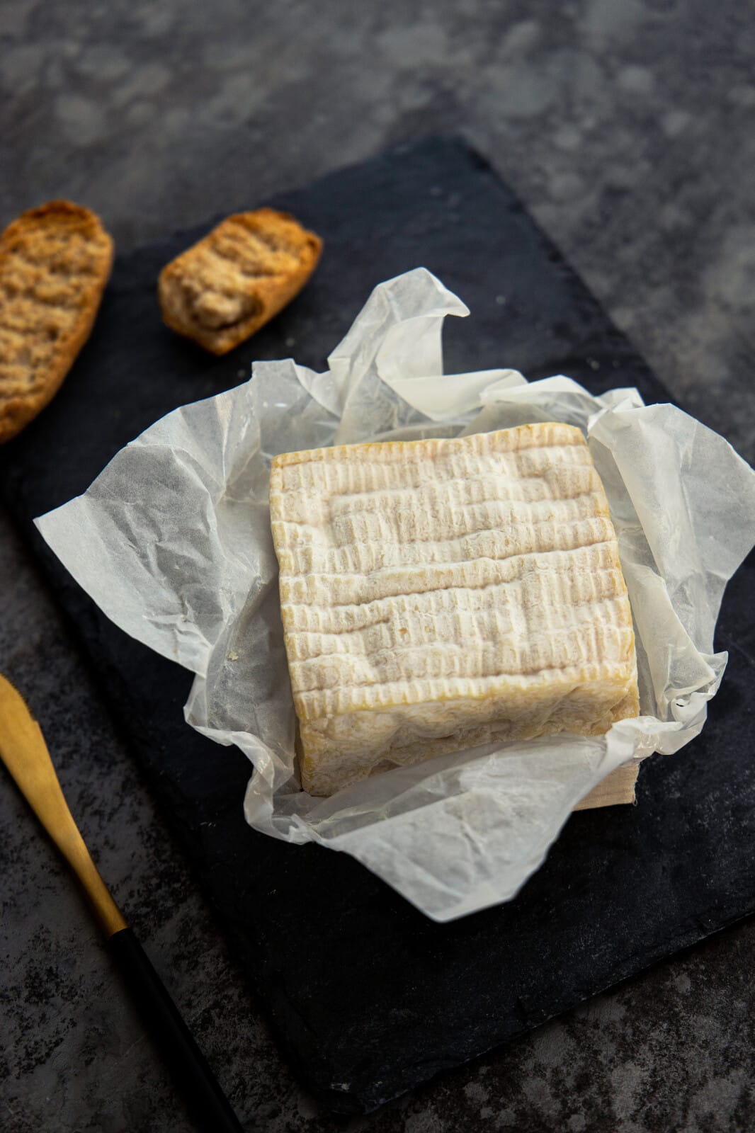 https://www.chez-agnes-normandie.fr/app/uploads/2023/11/Fromage_Normand___Pont-L_Eveque_-_Mathilde_Boclet-Mathilde_Boclet-20523-1600px.jpg