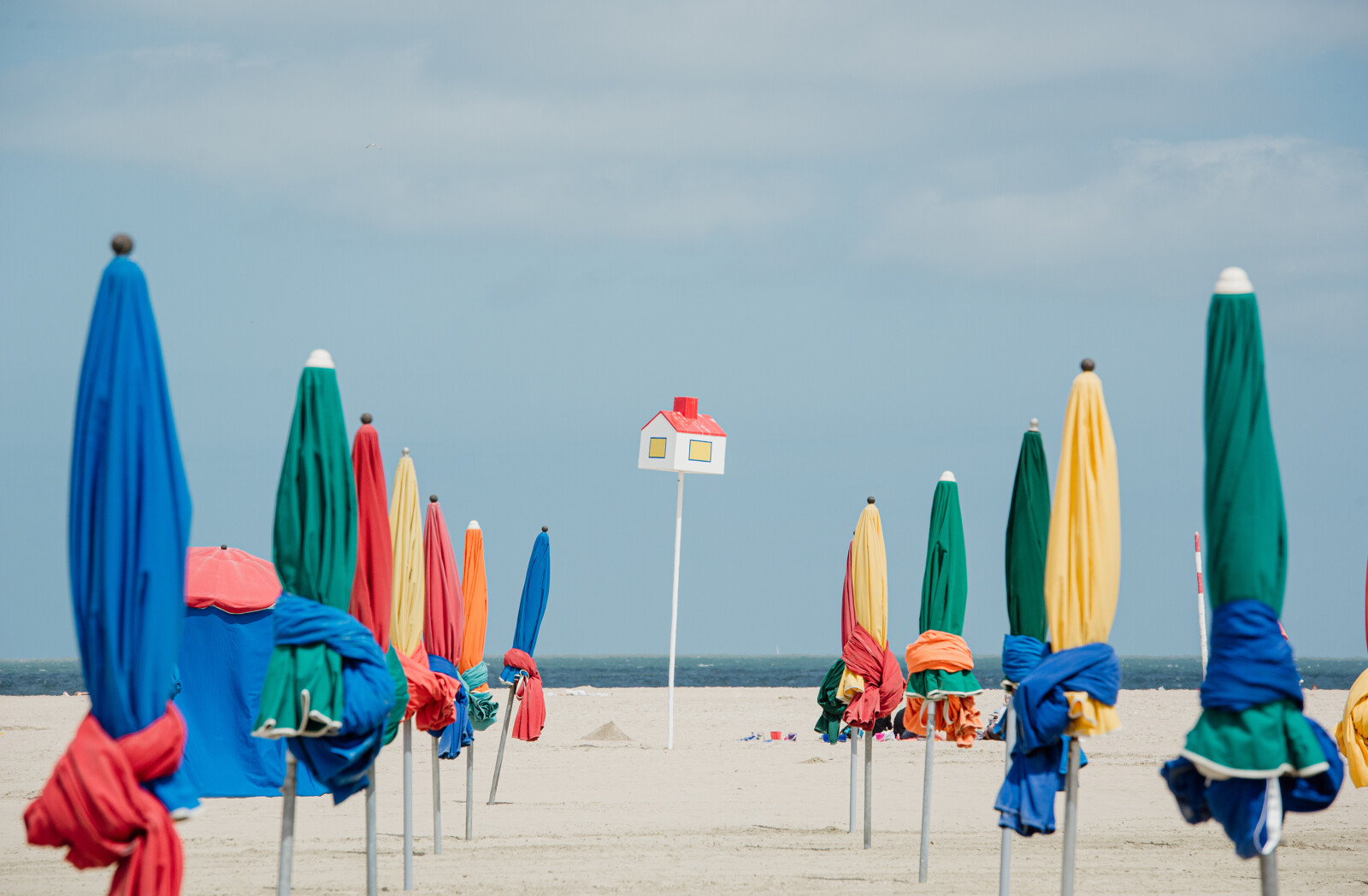 https://www.chez-agnes-normandie.fr/app/uploads/2023/11/Plage_et_parasols_de_Deauville___Marie-Anais_Thierry-Marie-Anais_Thierry-18828-1600px.jpg