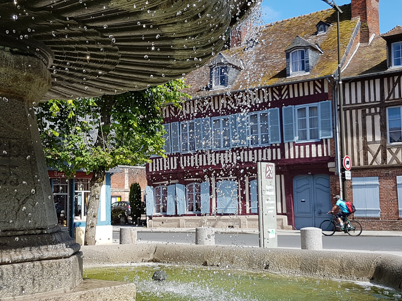 https://www.chez-agnes-normandie.fr/app/uploads/2023/11/Velo_a_Pont-l_Eveque_-_Ben_Collier-Ben_COLLIER-1696-1600px.jpg