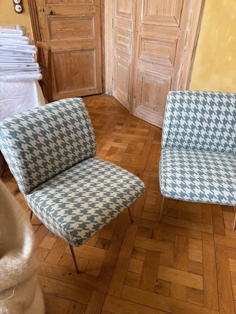 https://www.chez-agnes-normandie.fr/app/uploads/2026/04/Fauteuils-salon.jpg