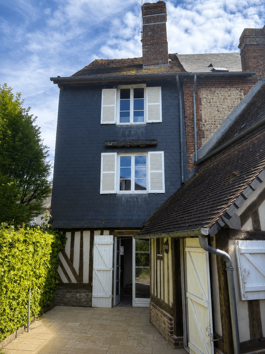 https://www.chez-agnes-normandie.fr/app/uploads/2026/08/Facade-cote-jardin.png