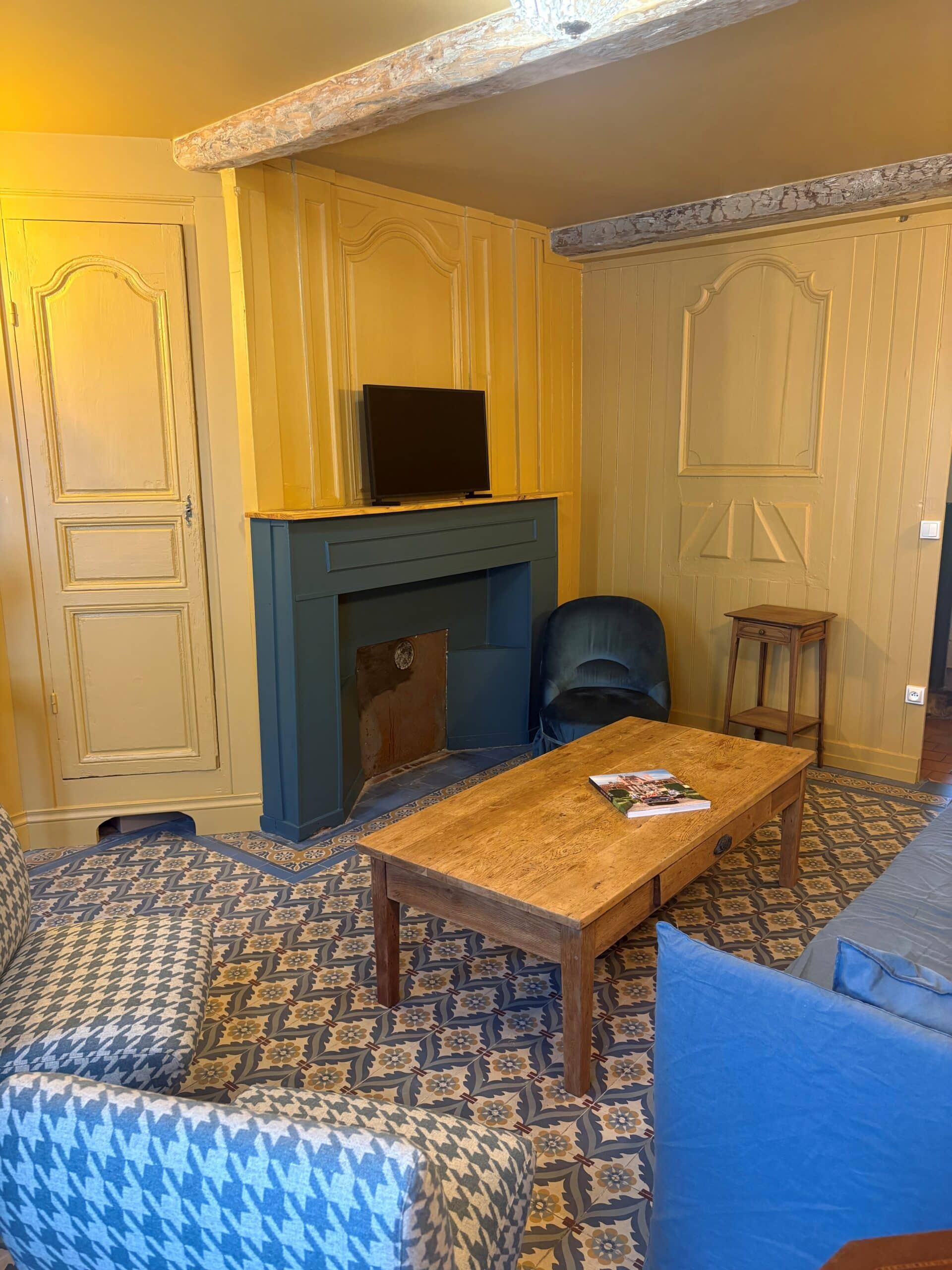 https://www.chez-agnes-normandie.fr/app/uploads/2026/08/salon-3-scaled.jpg