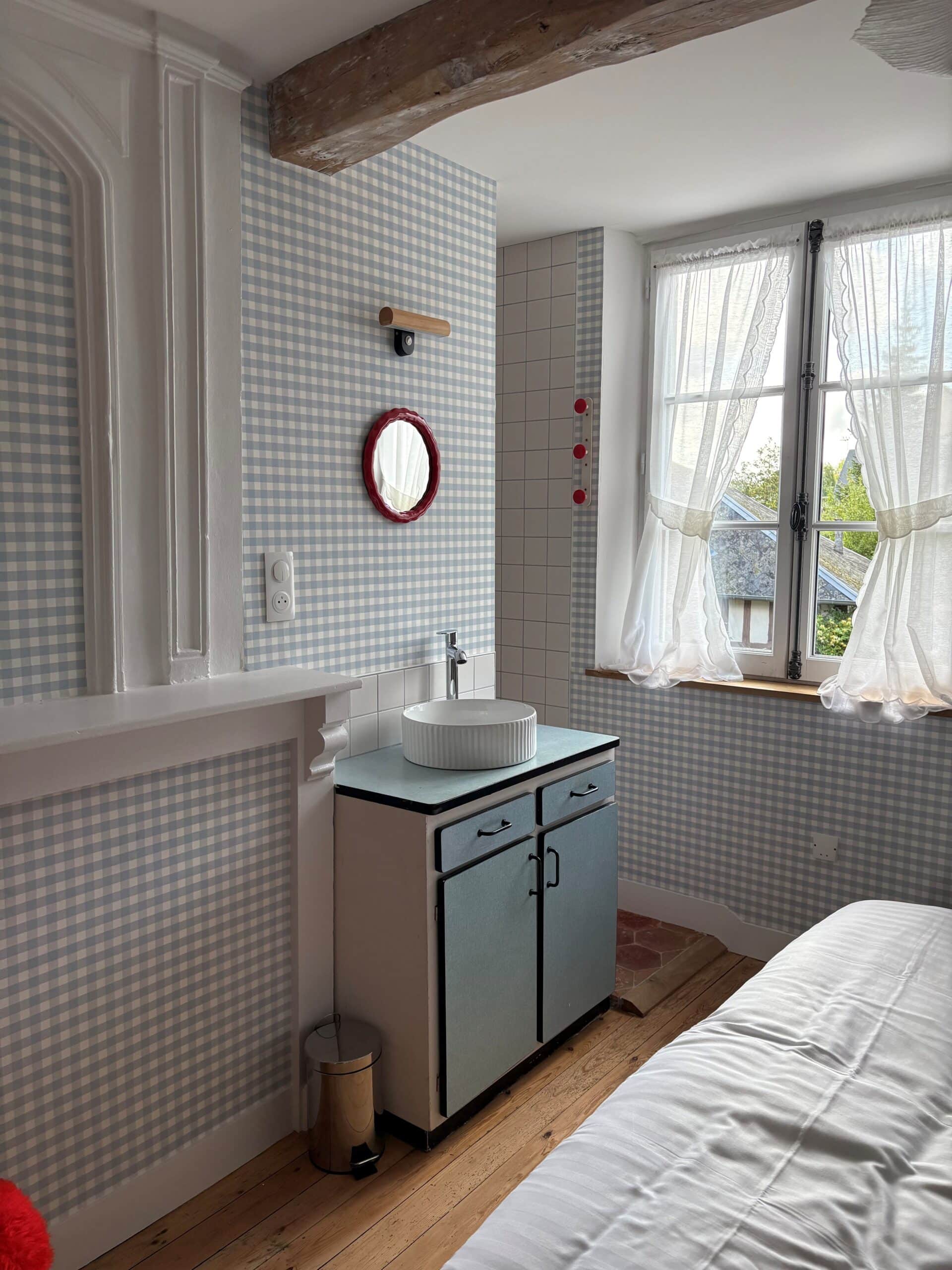 https://www.chez-agnes-normandie.fr/app/uploads/2026/09/Chambre-bleue-2-scaled.jpg